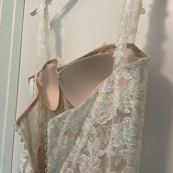 Lillian west wedding dress - Picture 6 of 8